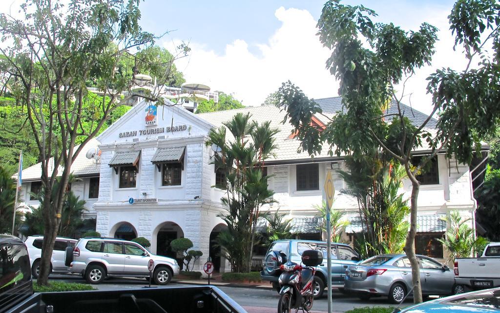 קוטה קינבלו Akinabalu Youth Hostel מראה חיצוני תמונה